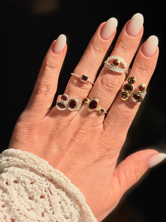 Sidabrinis žiedas su Granatais “Trio”