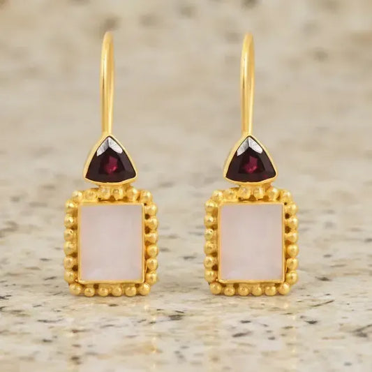 Auskarai su granatais ir Mėnulio akmens kristalais