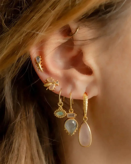 Auskarai su labradorito ir persikinio mėnulio akmens kristalais