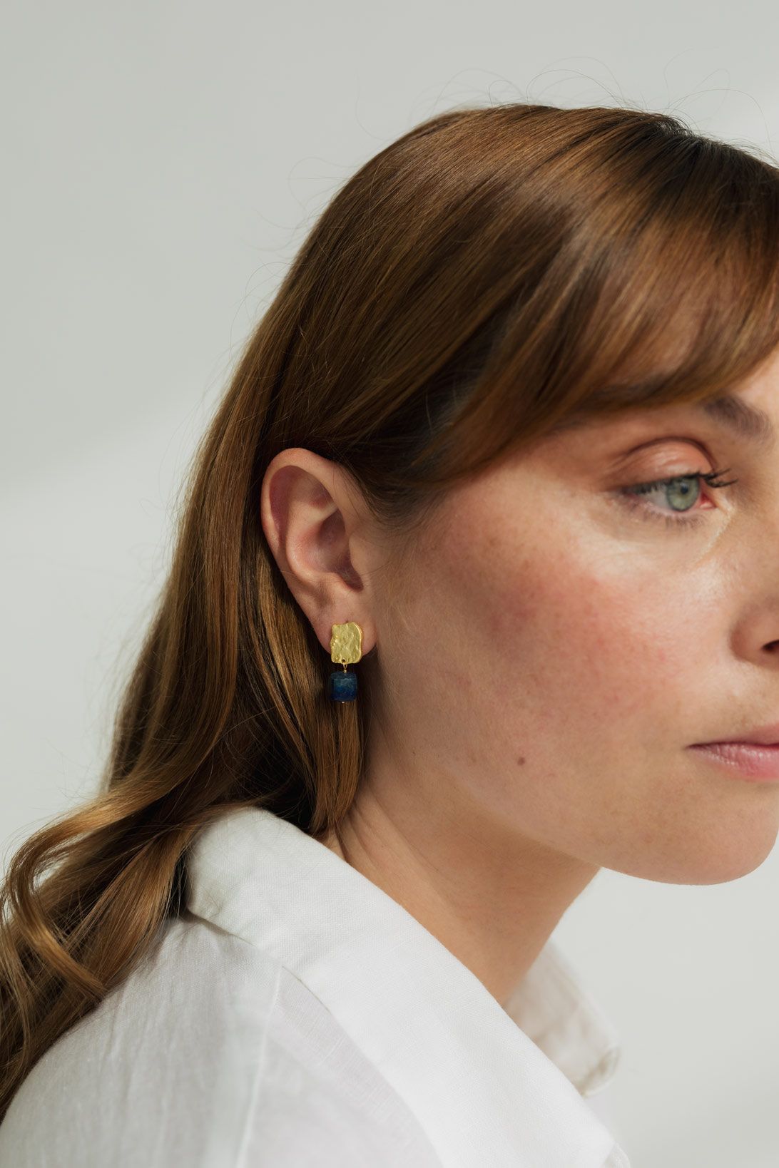 Auskarai su labradorito kristalais