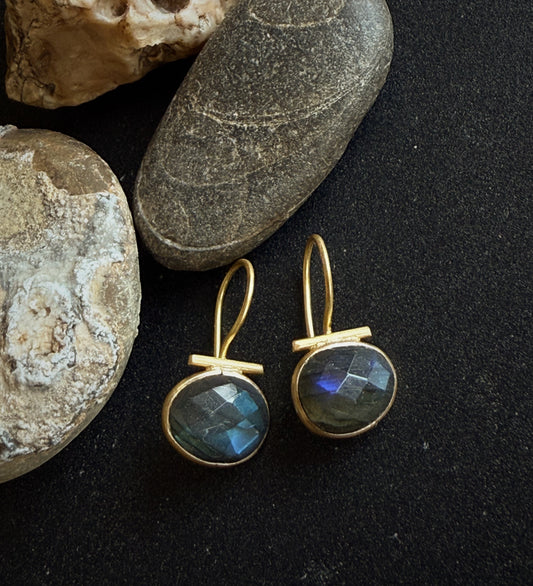 Auskarai su labradorito kristalais “Balansas”