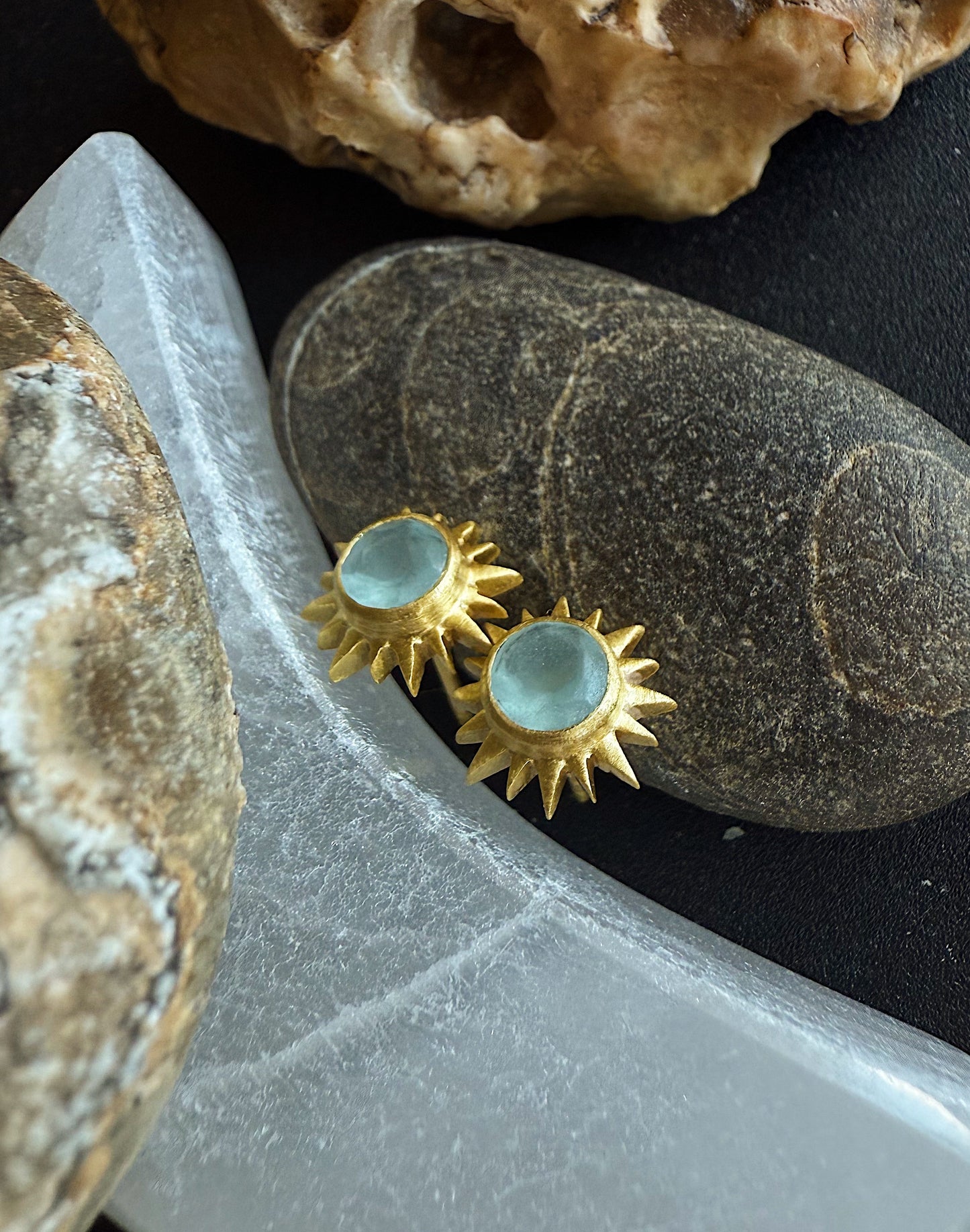Chalcedono auskarai "Saulės"