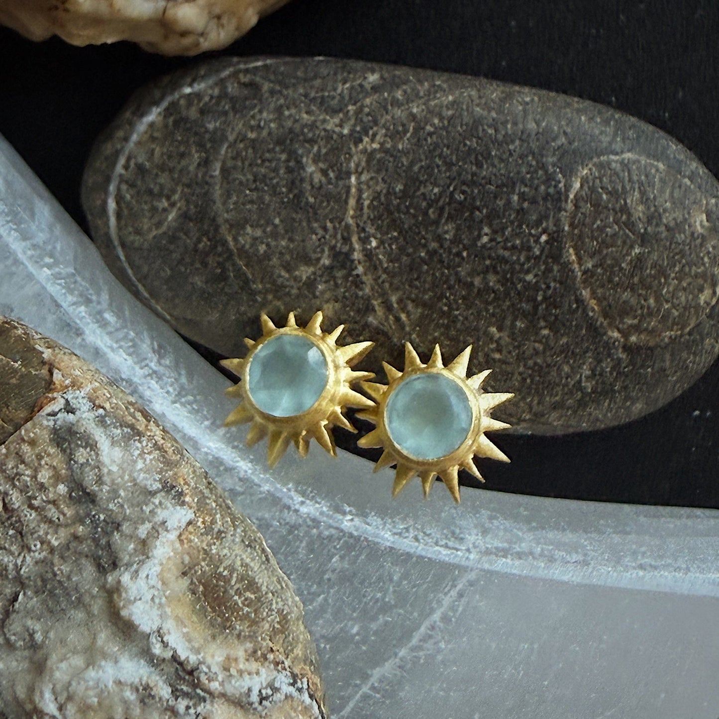 Chalcedono auskarai "Saulės"