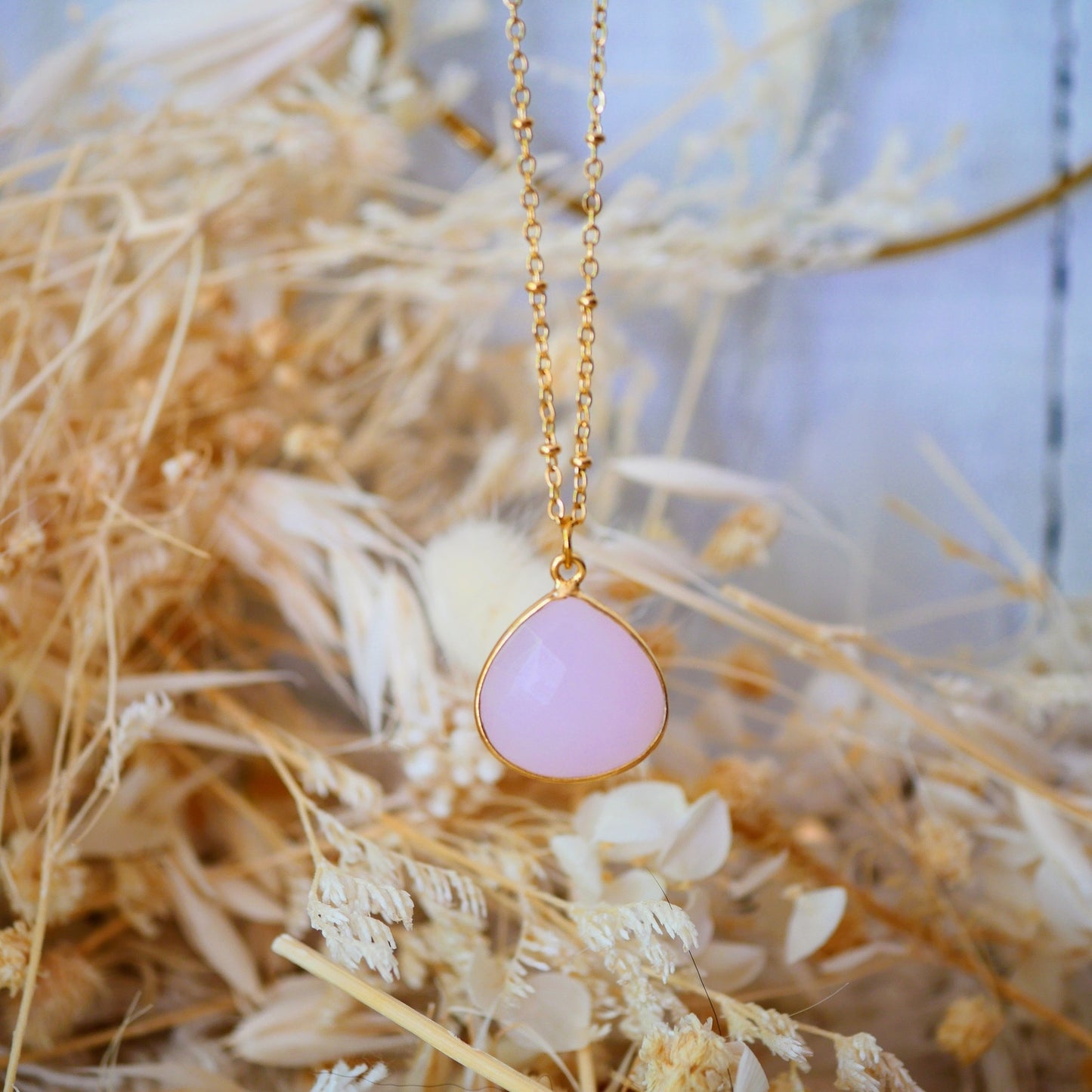 Rožinio kvarco kaklo papuošalas