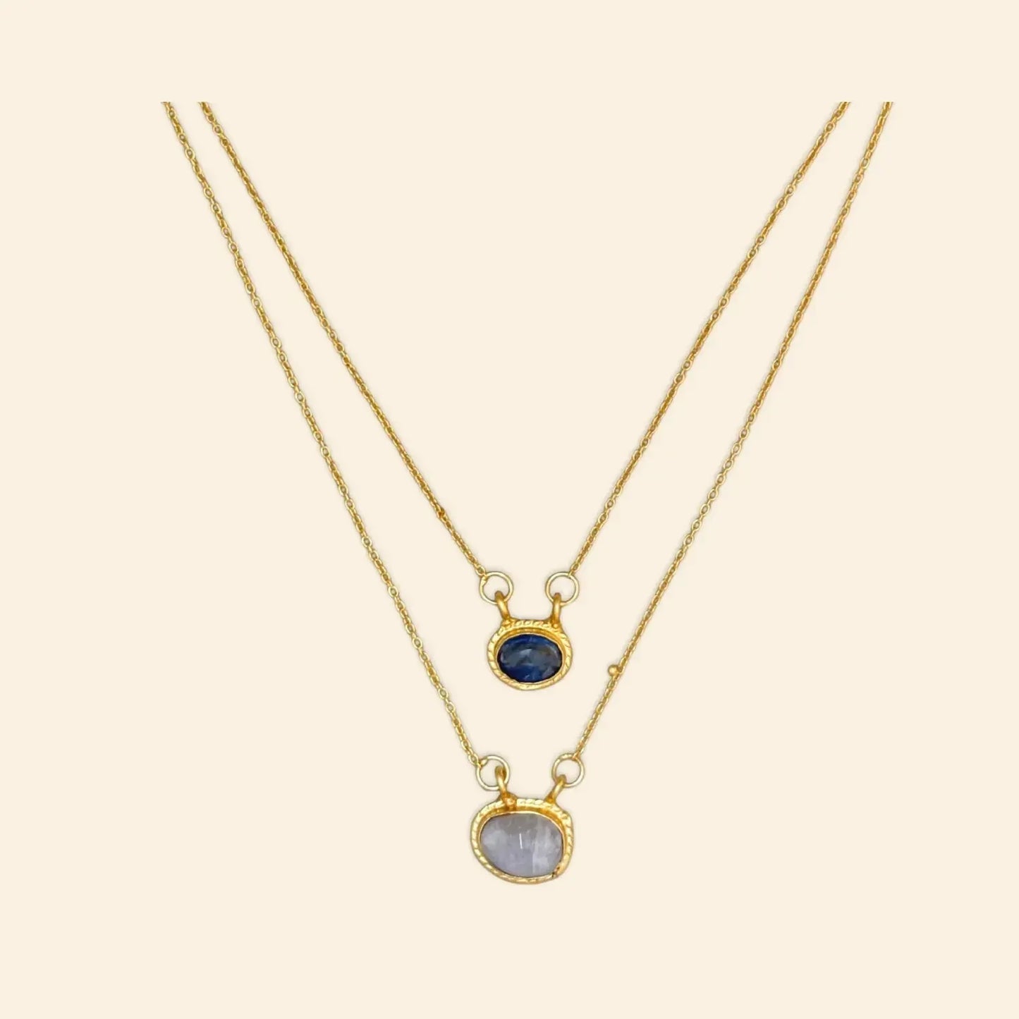 Dvigubas kianito ir mėnulio akmens kaklo papuošalas