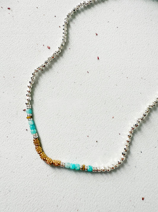 Hematito ir amazonito kristalų Vėrinys