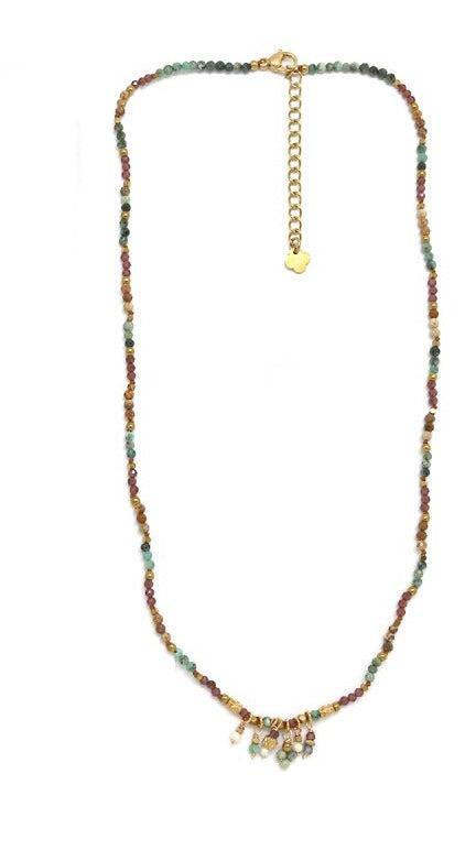 Įvairių kristalų kaklo vėrinys