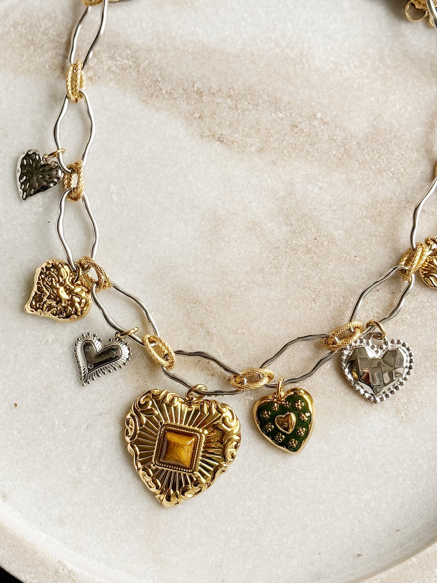 Kaklo papuošalas "Magiška Širdis”