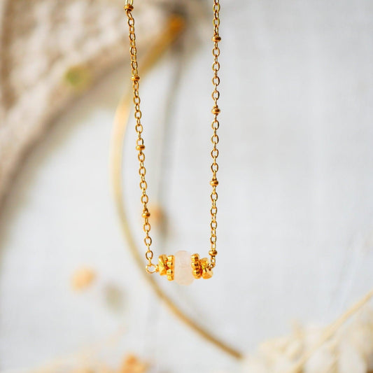 Kaklo papuošalas su Mėnulio akmeniu