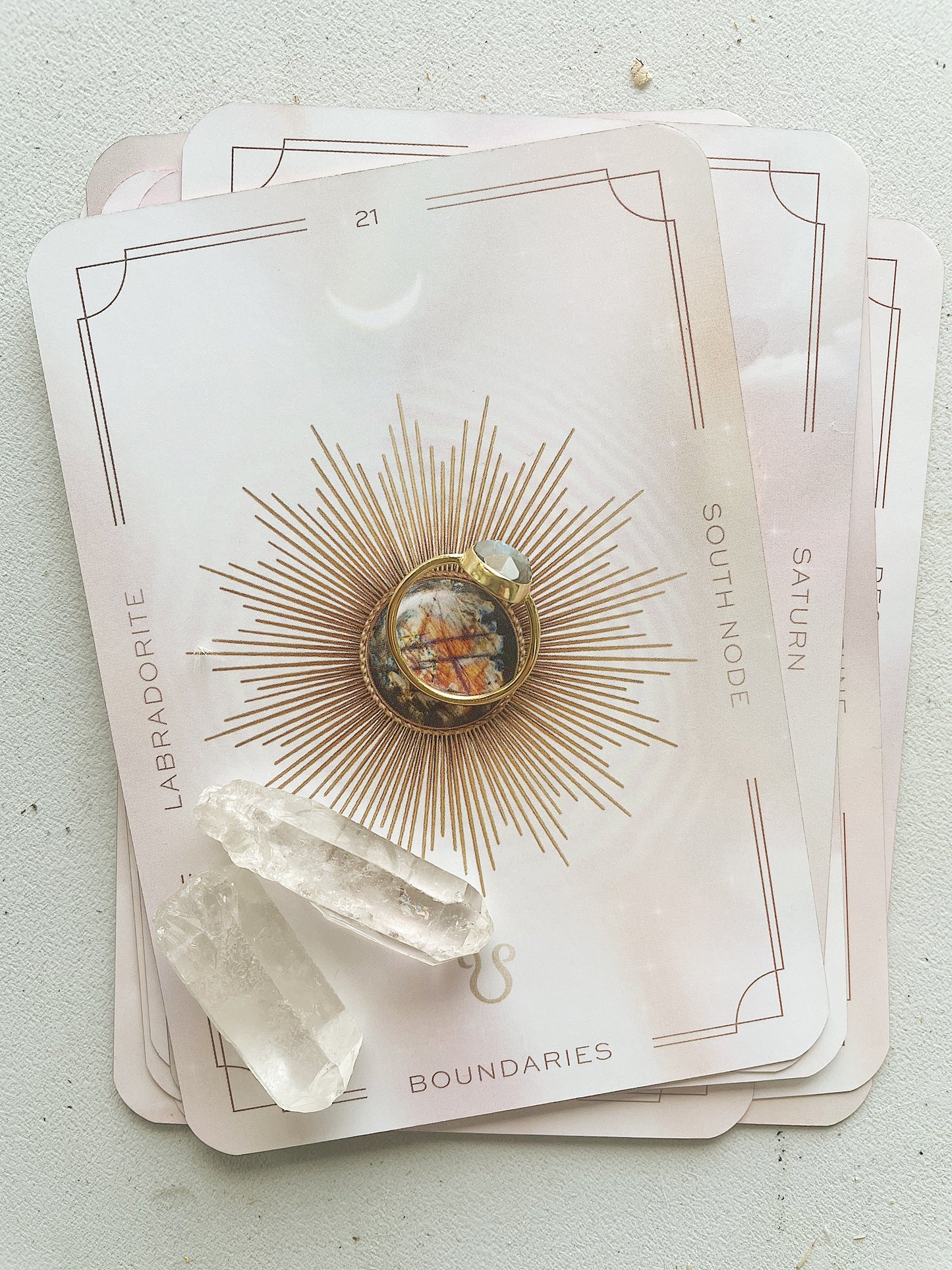 Kristalų kortos „Astral Realms Crystal Oracle - Dark Moon Crystals"