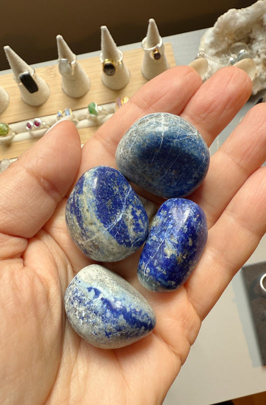 Lazurito kristalas "Diplomatija"