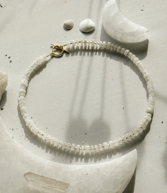 Mėnulio akmens vėrinys “Deivė”