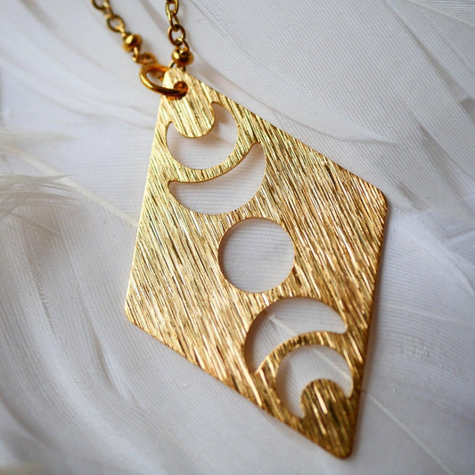 Pakabukas su grandinėle “Luna”