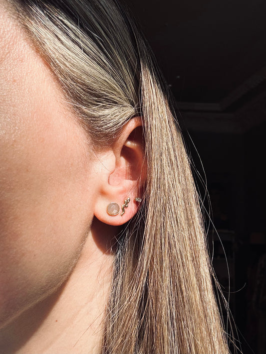 Persikinio mėnulio akmens auskarai