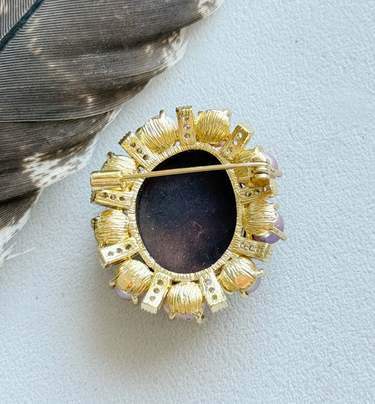 Raudonojo tigro akies ir perlų sagė