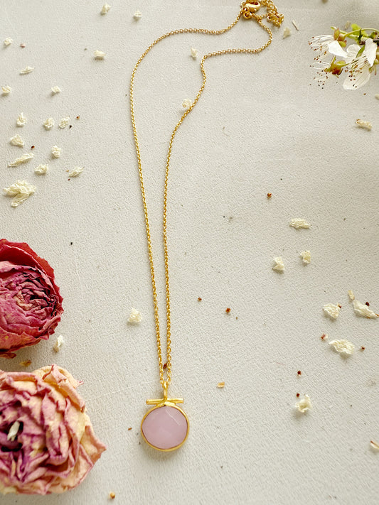 Rožinio kvarco kaklo papuošalas "Balansas"