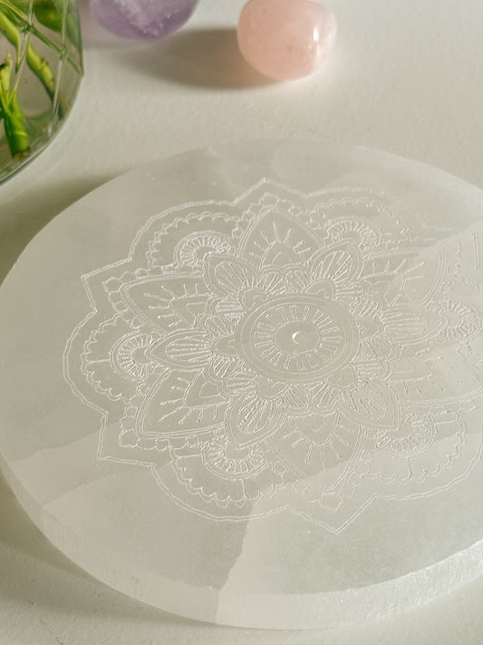 Selenito padėkliukas-smilkalinė “Mandala”