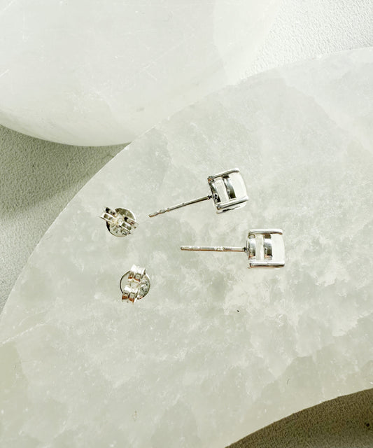 Sidabriniai auskarai "Mėnulio akmuo"