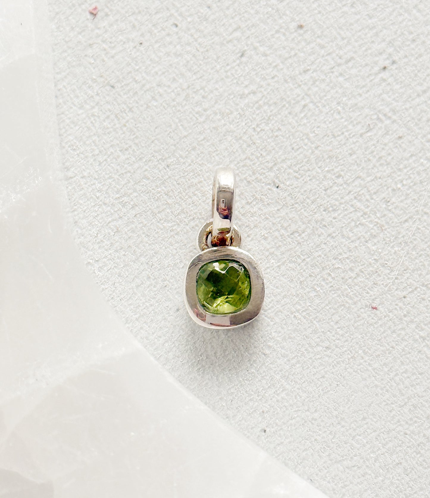 Sidabrinis Peridoto pakabukas