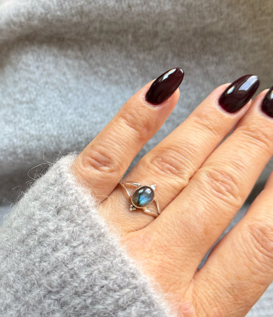 Sidabrinis žiedas "Labradoritas”