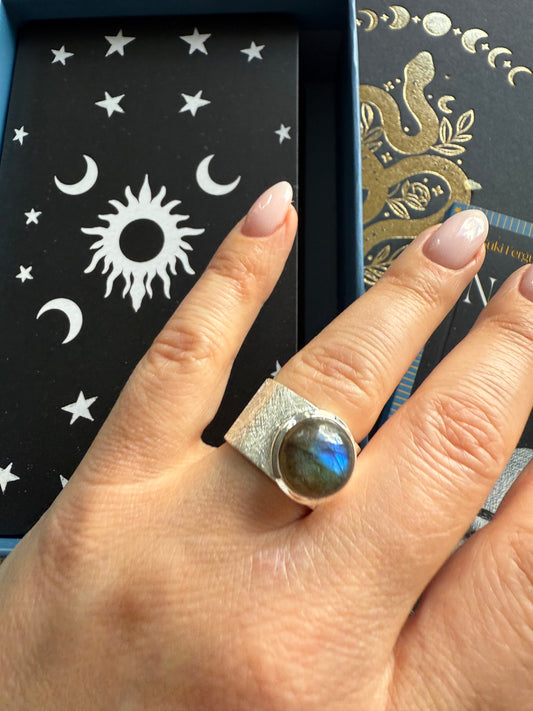 Sidabrinis žiedas "Labradoritas"