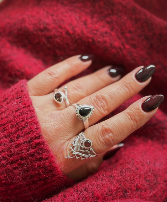 Sidabrinis žiedas "Onikso lašas”