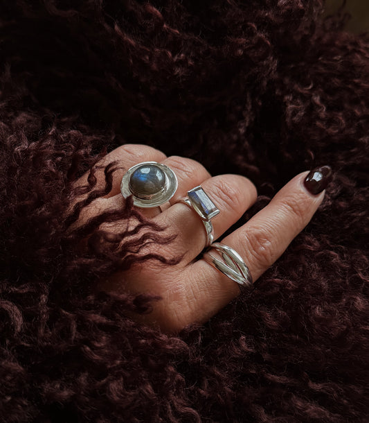 Sidabrinis žiedas su Labradorito kristalu