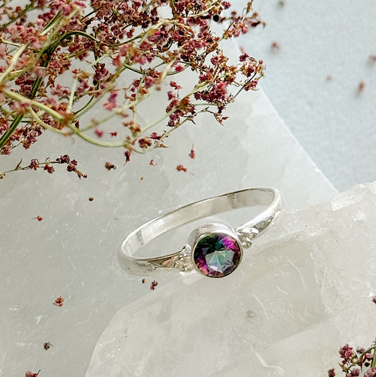 Sidabrinis žiedas su Mistinio Topazo kristalu