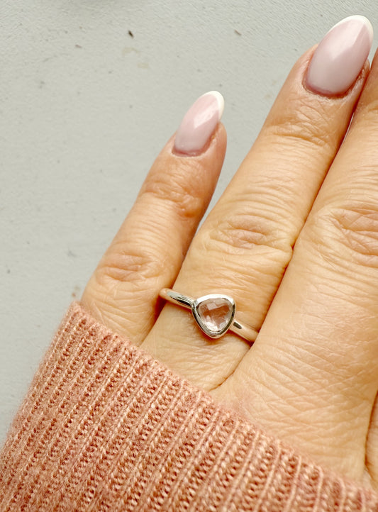 Sidabrinis žiedas su Rožiniu kvarcu