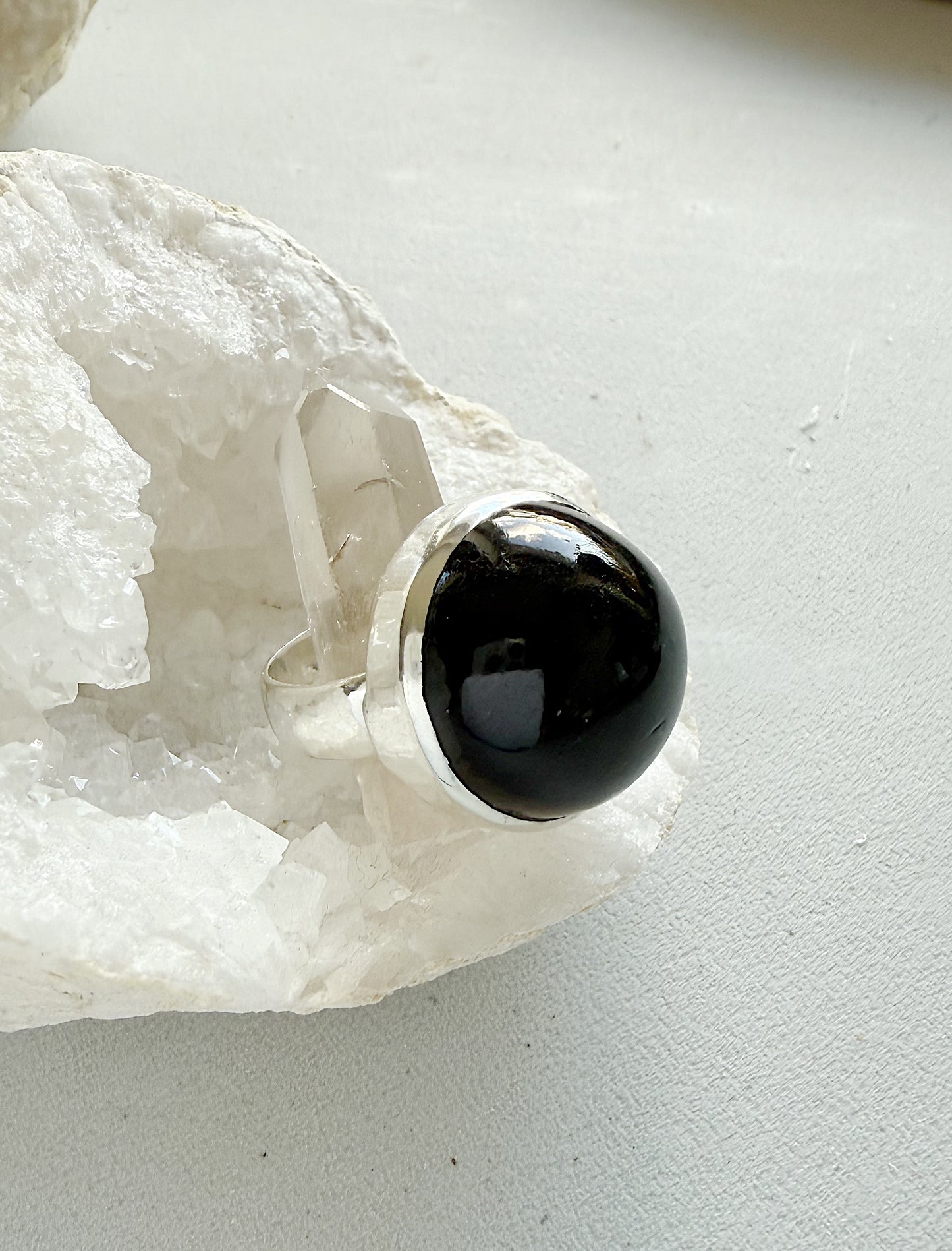 Sidabrinis žiedas su auksinio obsidiano kristalu / 15 dydis