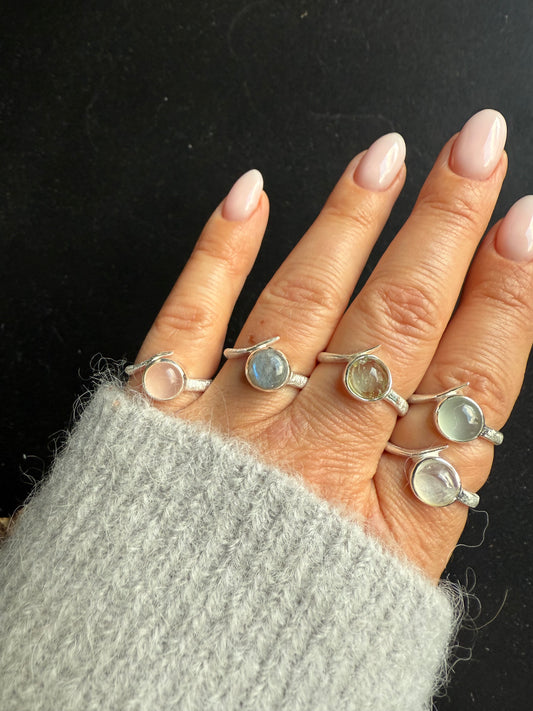 Sidabrinis žiedas su chalcedonu