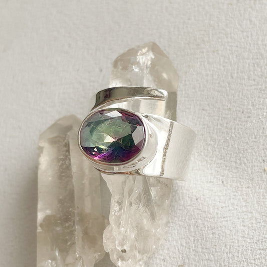 Sidabrinis žiedas su Mistinio Topazo kristalu