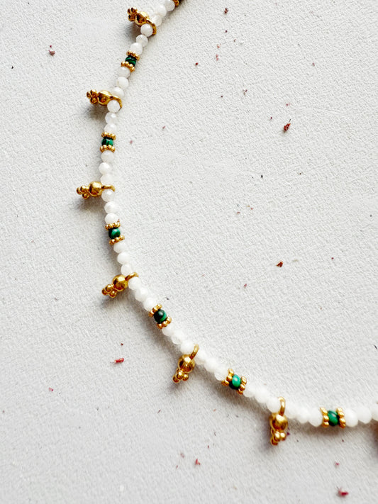 Snieginio kvarco vėrinys “Palaiminimas”