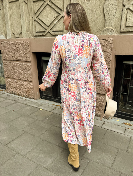 Suknelė “Meilės pieva”