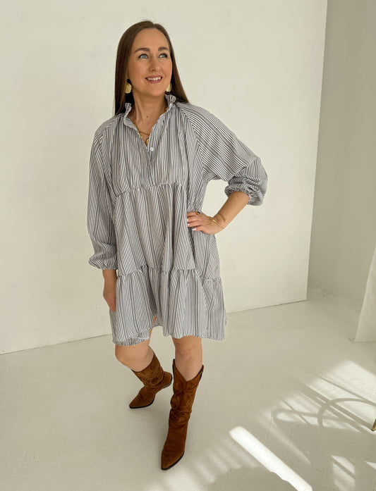 Trumpa suknelė "Linijos”