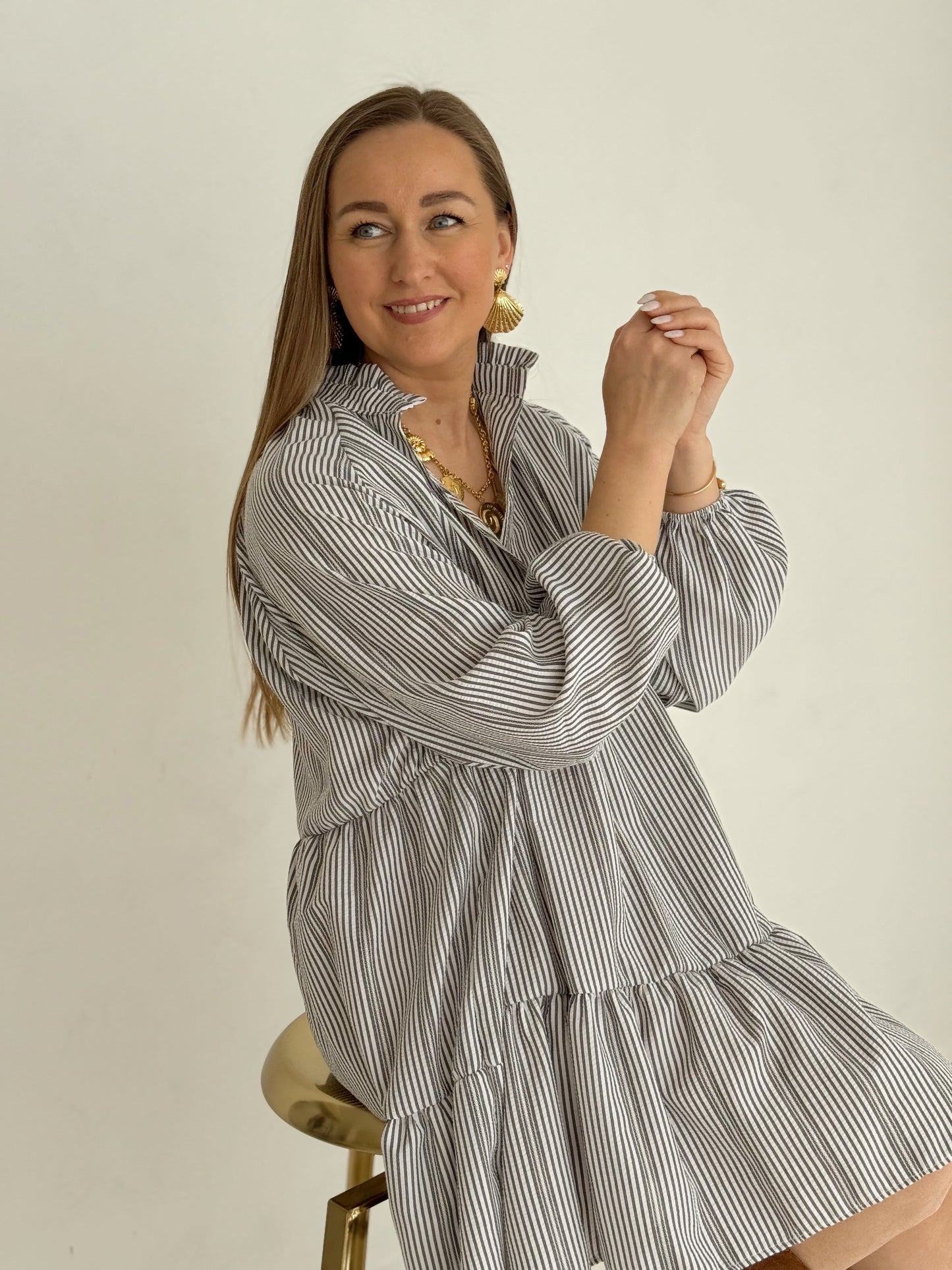 Trumpa suknelė "Linijos”