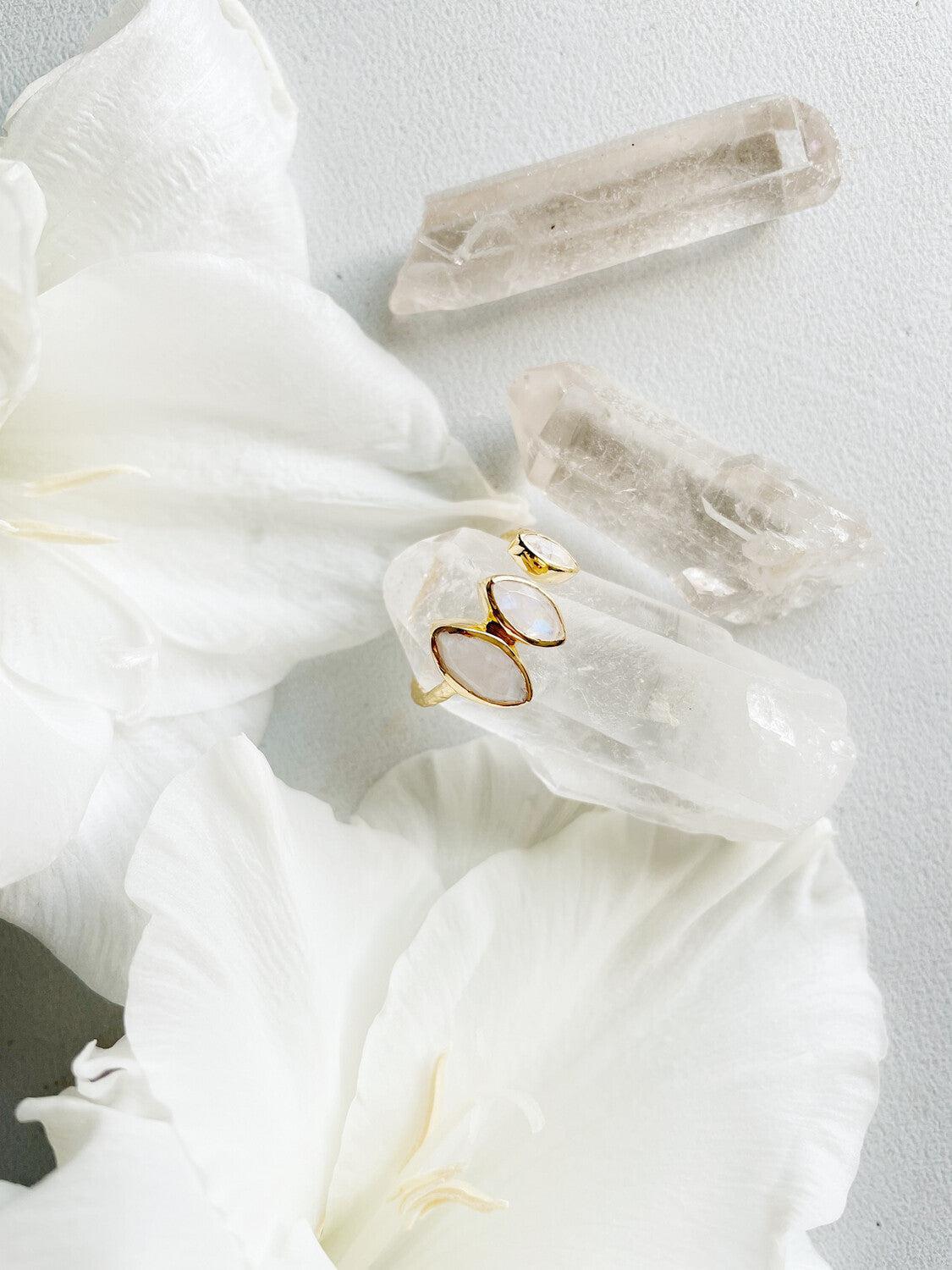 Žiedas su Mėnulio akmeniu