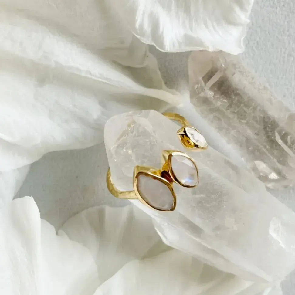 Žiedas su Mėnulio akmeniu