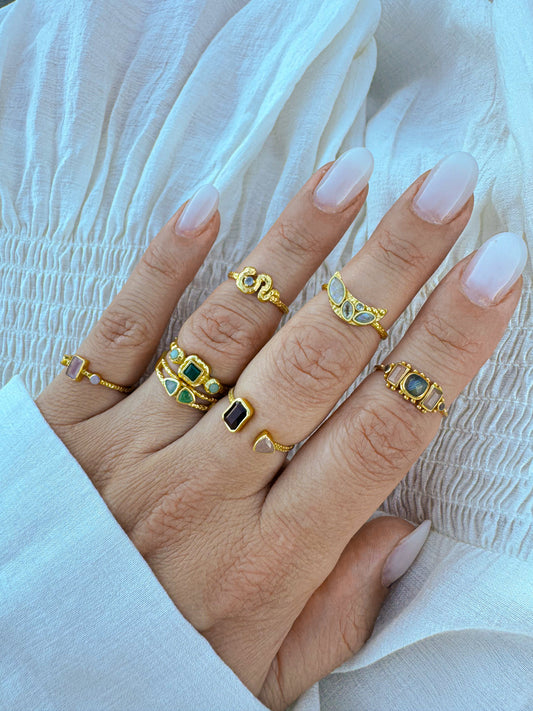 Žiedas su labradoritu "Gyvatėlė"