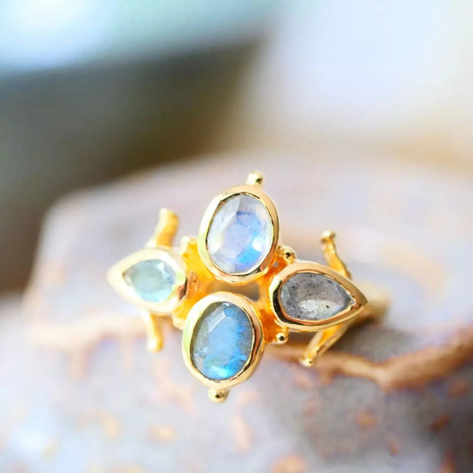 Žiedas su labradorito kristalais "Lotosas"