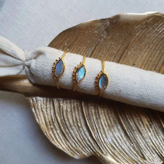 Žiedas su labradoritu "Matau Tave"