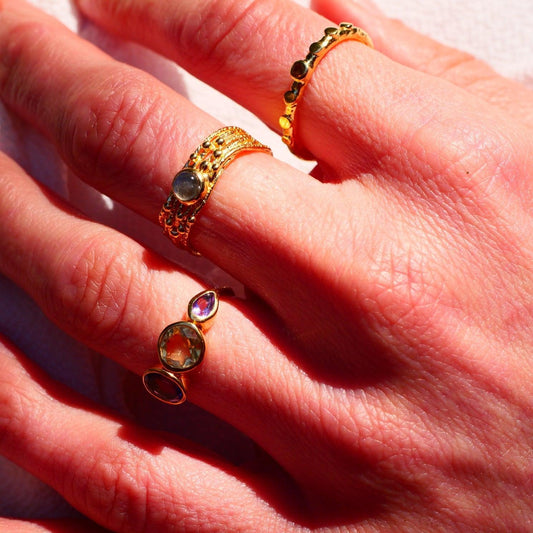 Žiedas su žaliuoju oniksu