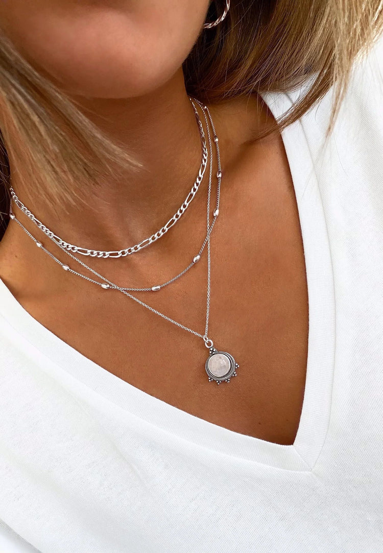 Sidabriniai kaklo papuošalai