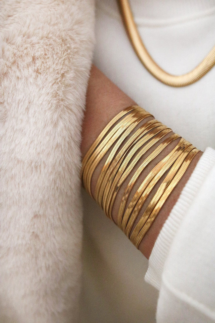 Aukso spalvos papuošalai