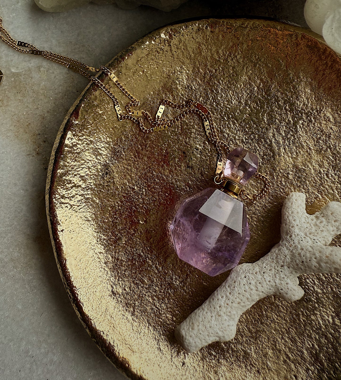 Ametisto kaklo papuošalas - kvepalų buteliukas