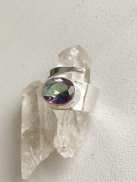 Sidabrinis žiedas su mistinio topazo kristalu