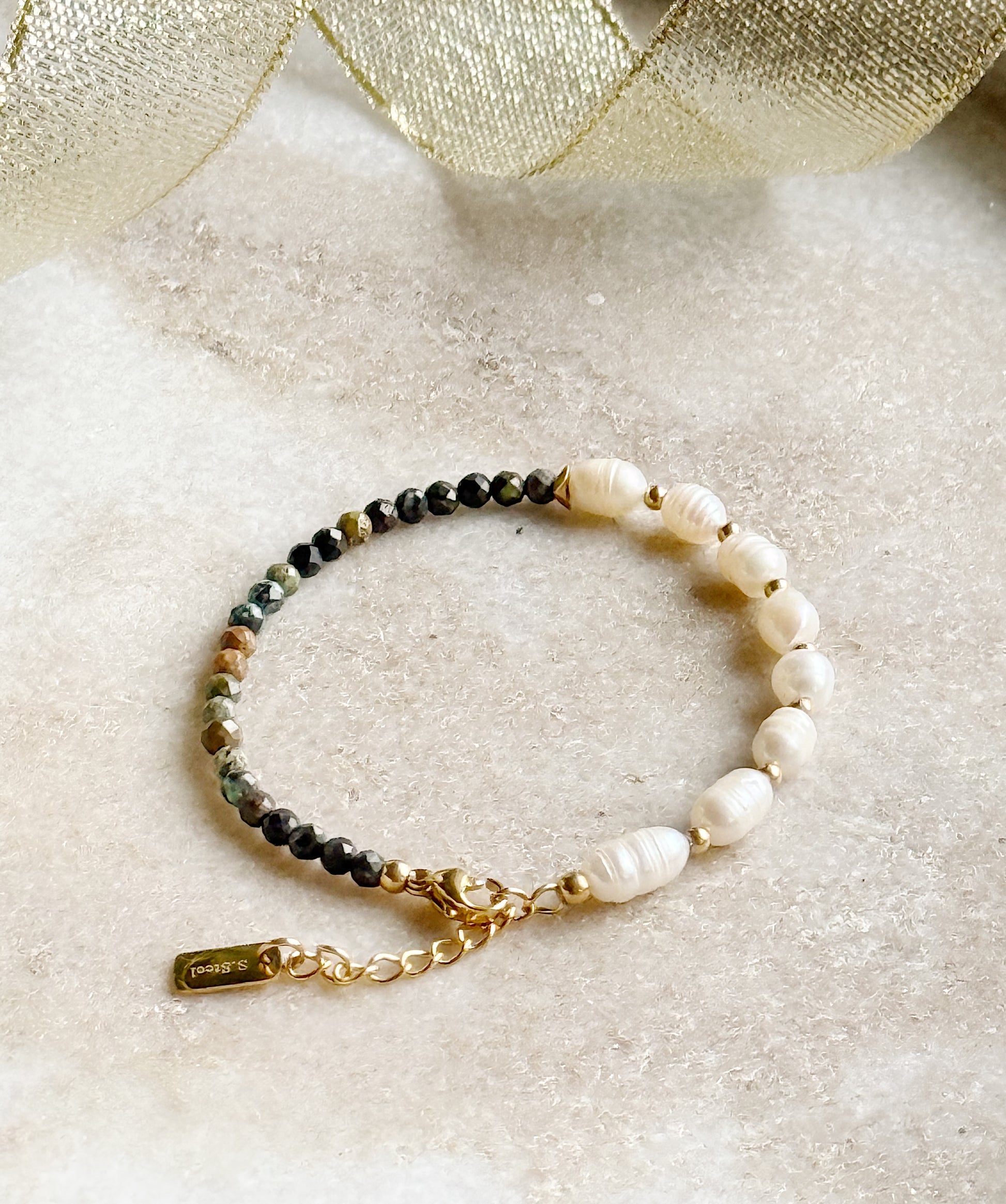 Afrikietiško turkio ir perlų apyrankė