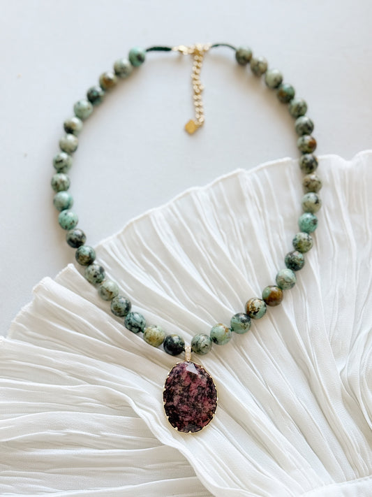 Afrikietiško turkio ir rodonito vėrinys "Alsuojanti Žemė"