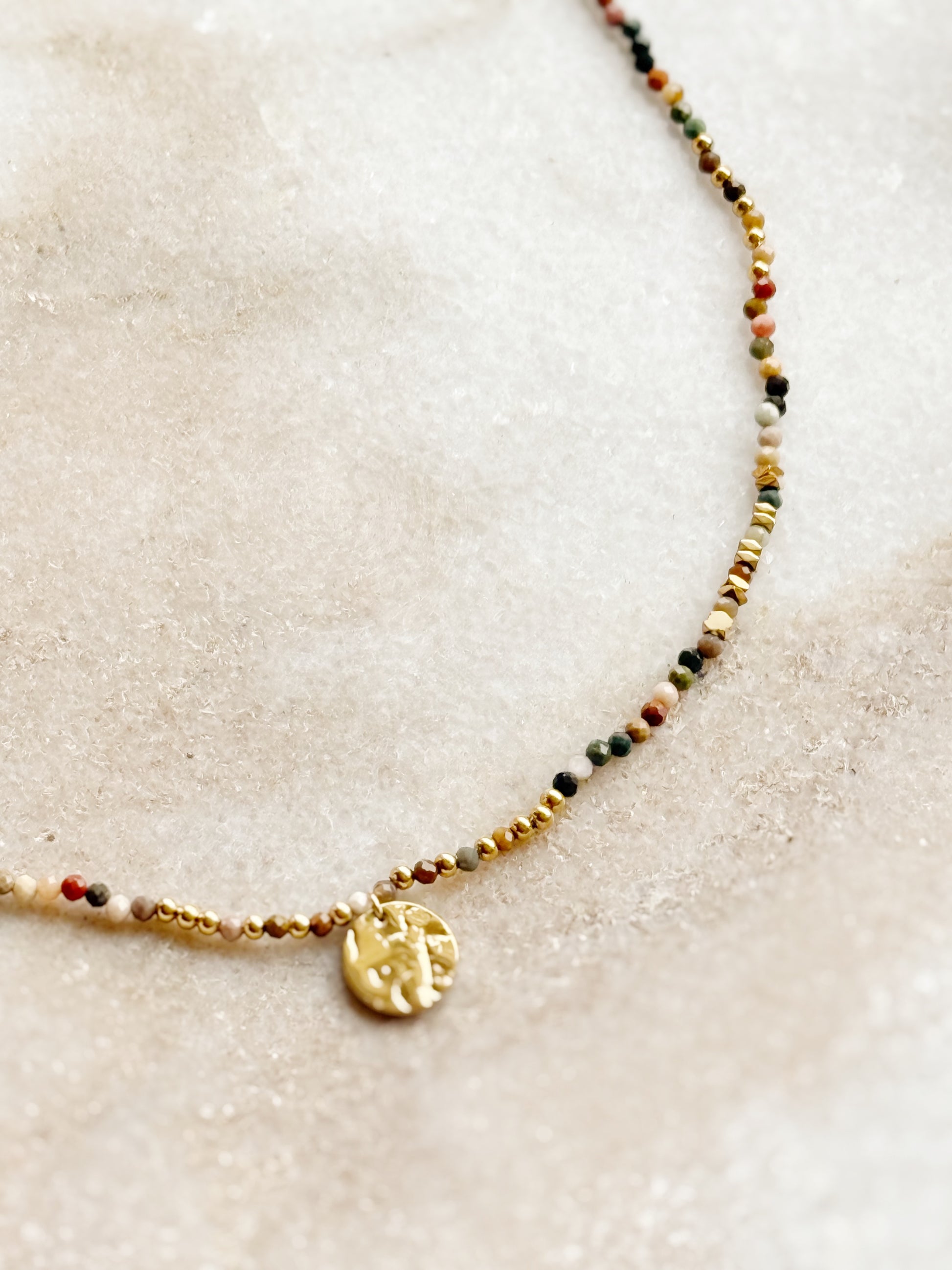 Agatų vėrinys "Mėnulis"