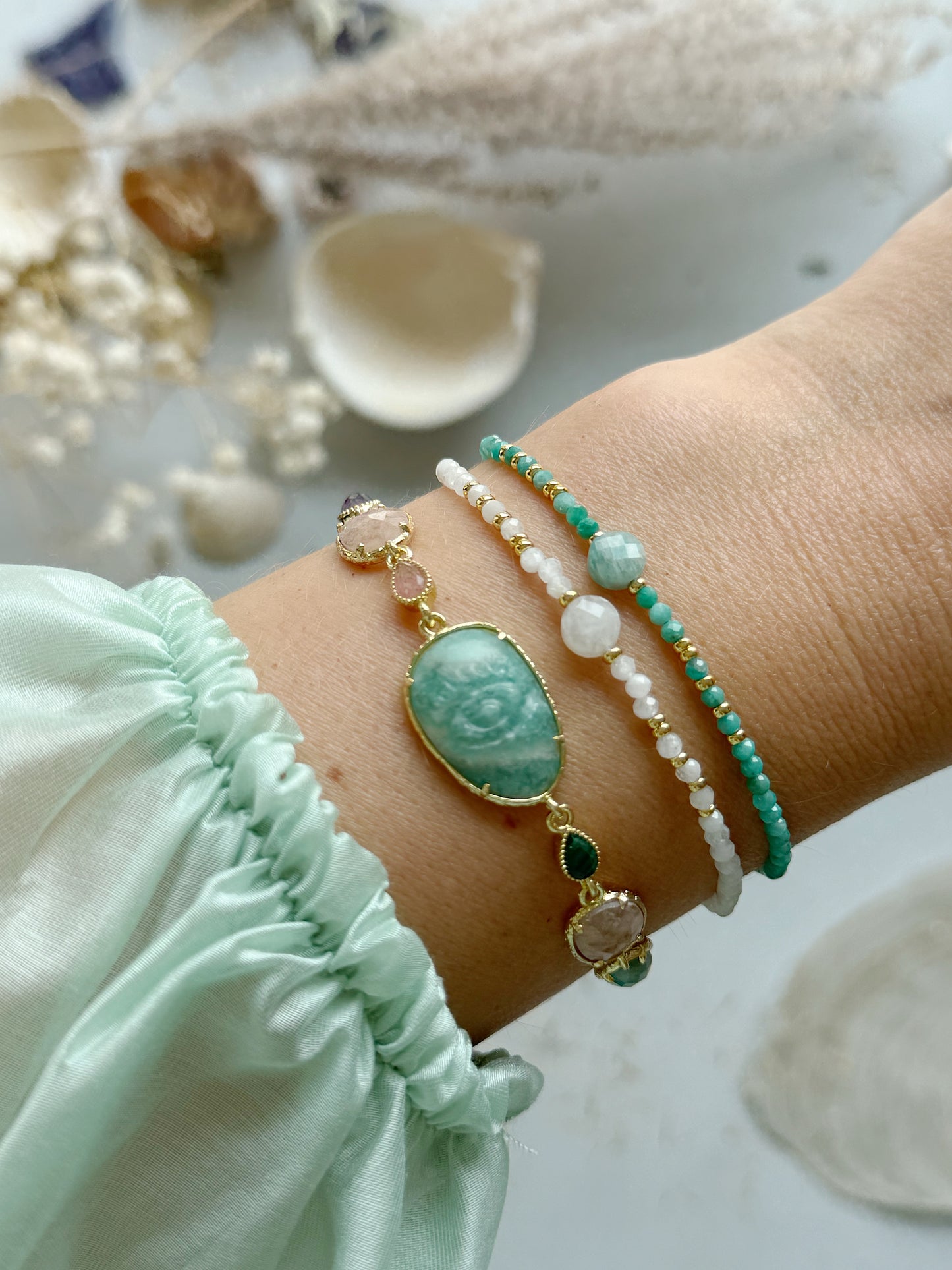 Snieginio kvarco draugystės apyrankė